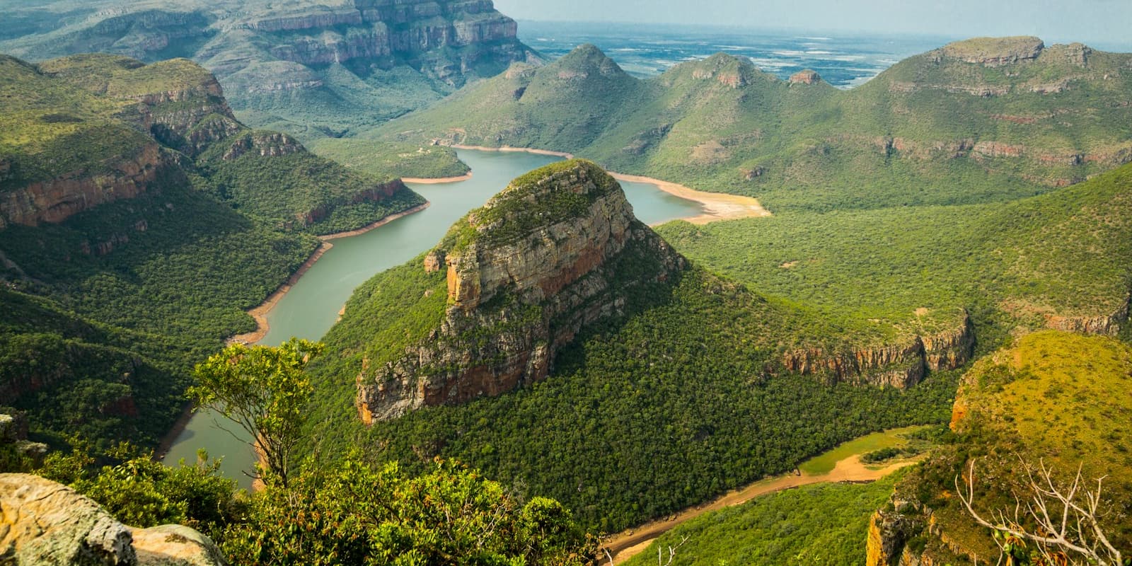 A green South African river canyon